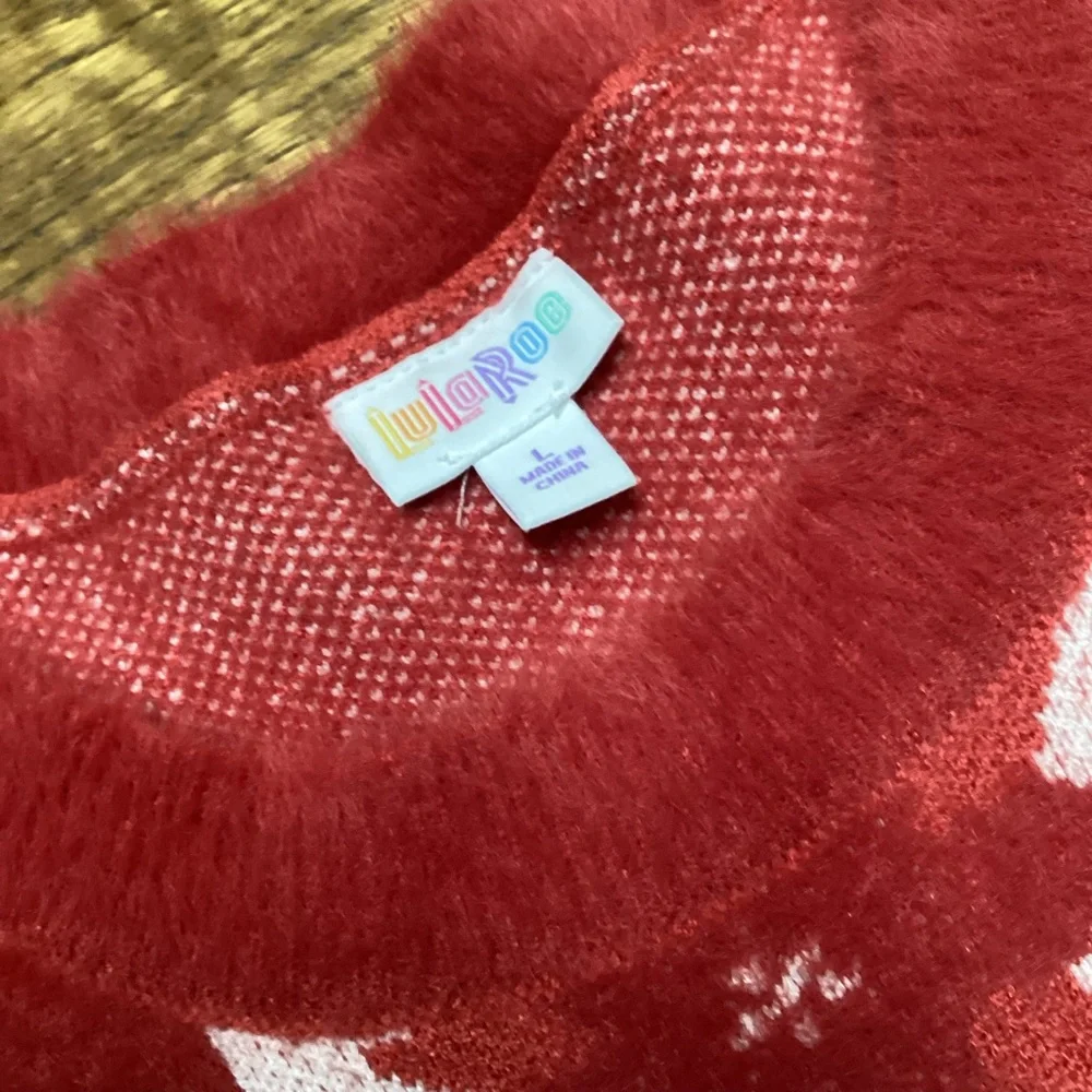 LulaRoe Holiday Poinsettia Red Check Eyelash Sweater. Size Large